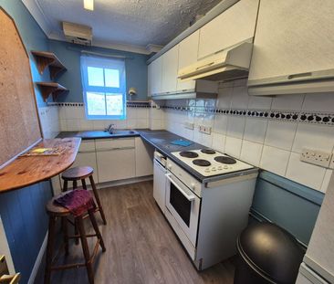 Churchill Court, Bishops Park, Telford Close - Photo 3