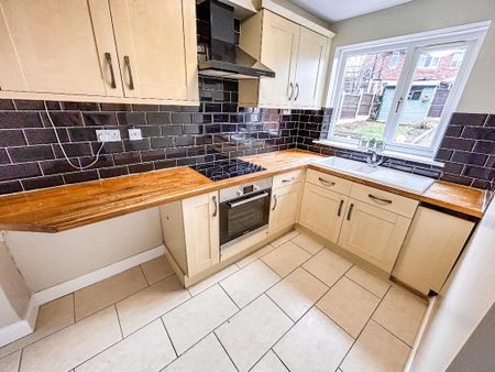 2 bedroom semi-detached house to rent - Photo 4