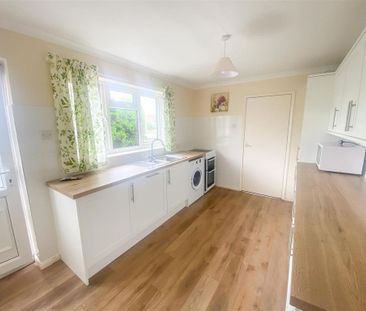 3 bedroom detached bungalow to rent - Photo 6