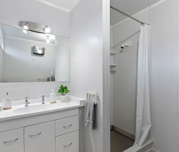 Charming 2BR Unit in Ngaio! - Photo 3