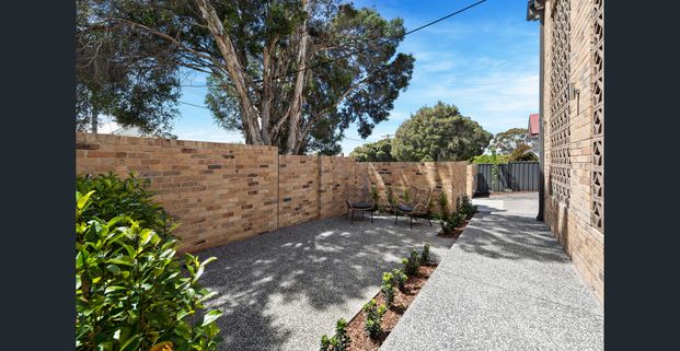 Renovated and secure - Photo 1