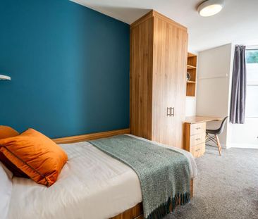 4 bedroom flat to rent - Photo 4