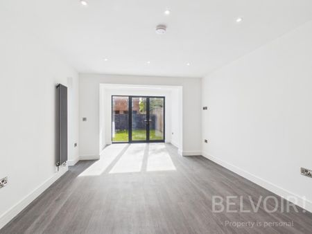 3 bedroom semi-detached house to rent - Photo 2