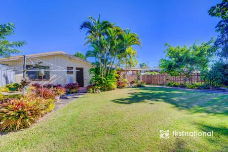 IMMACULATE BRICK HOME WITH SOLAR IN AVENELL HEIGHTS - Photo 2