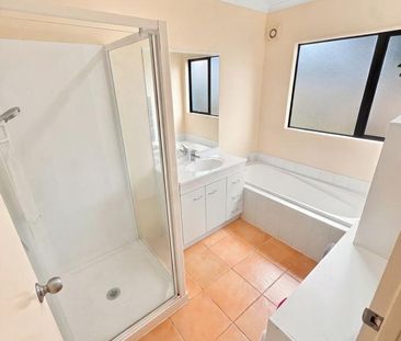 Two bedroom gem in Flat Bush! - Photo 5