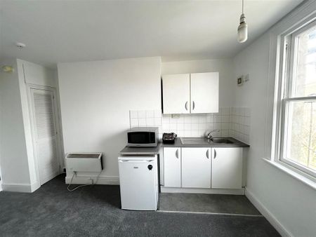 Studio to rent - Photo 3