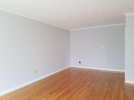 For Lease - 1316 Redbank Crescent, Oakville, Ontario - Photo 2