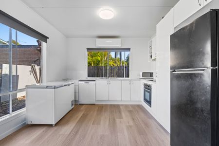 10A Poincettia Street, Kingston QLD 4114 - House For Rent | Domain - Photo 5