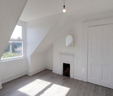 3 bedroom flat to rent - Photo 6