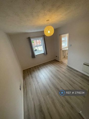 2 bedroom flat to rent - Photo 4