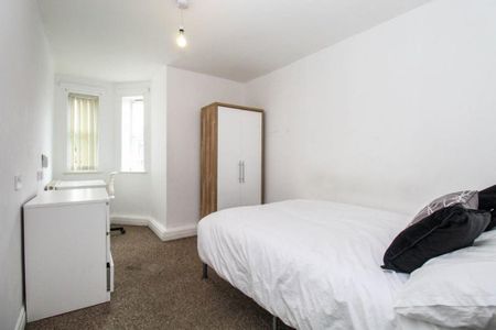4 bedroom apartment to rent - Photo 3