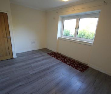 3 bedroom flat to rent - Photo 2