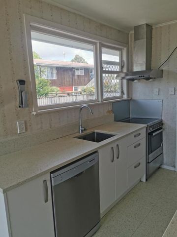 Secure 3 bedrooms home close to River - Photo 2