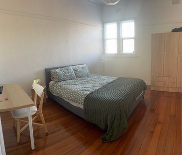 Caulfield North - Photo 2