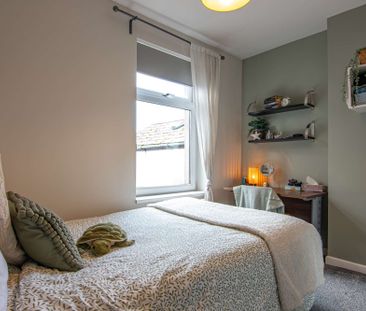 Completely remodelled to spectacular standard! - Photo 6