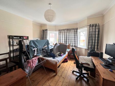 5 bedroom detached house to rent - Photo 2