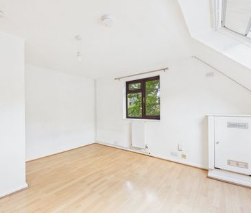 0 bedroom Studio in The Oaks, Staines-upon-Thames - Photo 2
