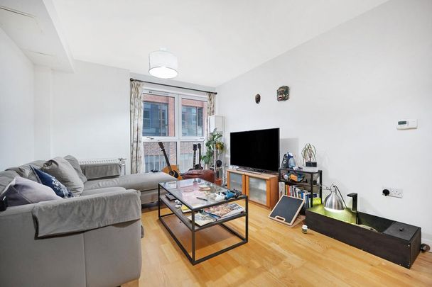 3 bedroom flat to rent - Photo 1