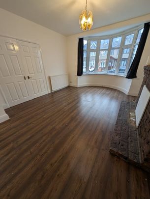 3 Bed Terraced House, Meadway, IG3 - Photo 1