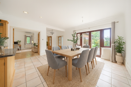 5 bedroom detached house to rent - Photo 4