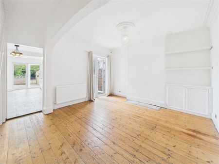 3 bedroom Semi-detached house to rent - Photo 5