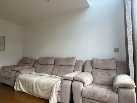 Colindale Gardens 2 Room 1 Room 2 Room 3 Room 4 - Photo 3