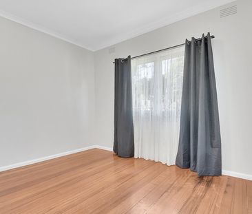 12 Green Avenue, Kingsbury VIC 3083 - Photo 2