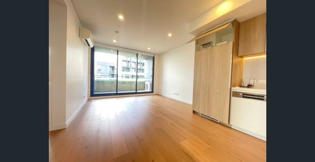 Cozy Two Bedroom Apartment Available For Lease - Photo 1