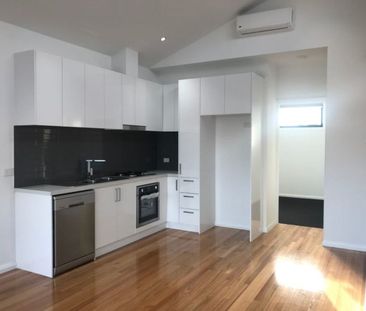 5/22 Green Street, Airport West, Vic 3042 - Photo 4