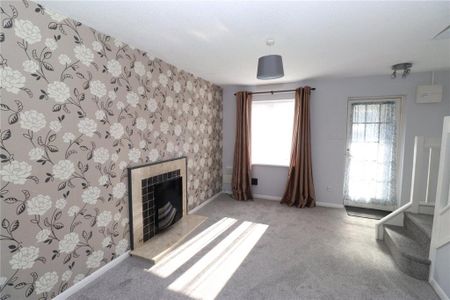 2 bedroom semi-detached house to rent - Photo 2