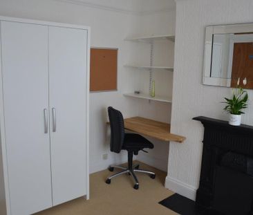 4 bedroom semi-detached house to rent - Photo 6