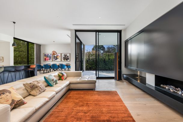 22 Ellis Road, Glen Iris VIC 3146 - House For Rent | Domain - Photo 1