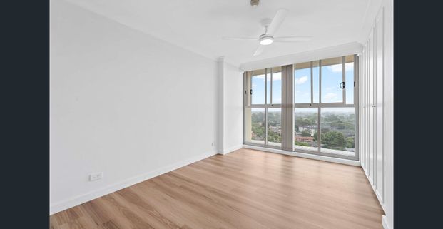 Gorgeous Two Bedroom Apartment with View - Photo 1