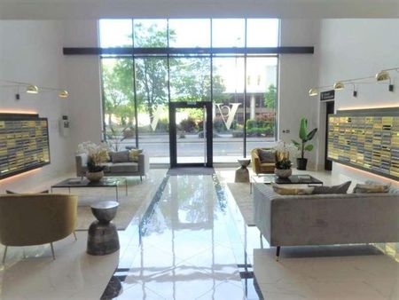 Victoria Central, Victoria Avenue, SS2 - Photo 2