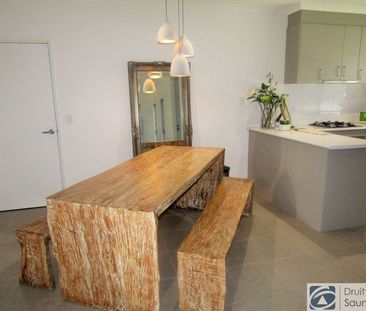 BEAUTIFUL STREET FRONT VILLA IN PRIME LOCATION HOME OPEN SATURDAY 2... - Photo 2