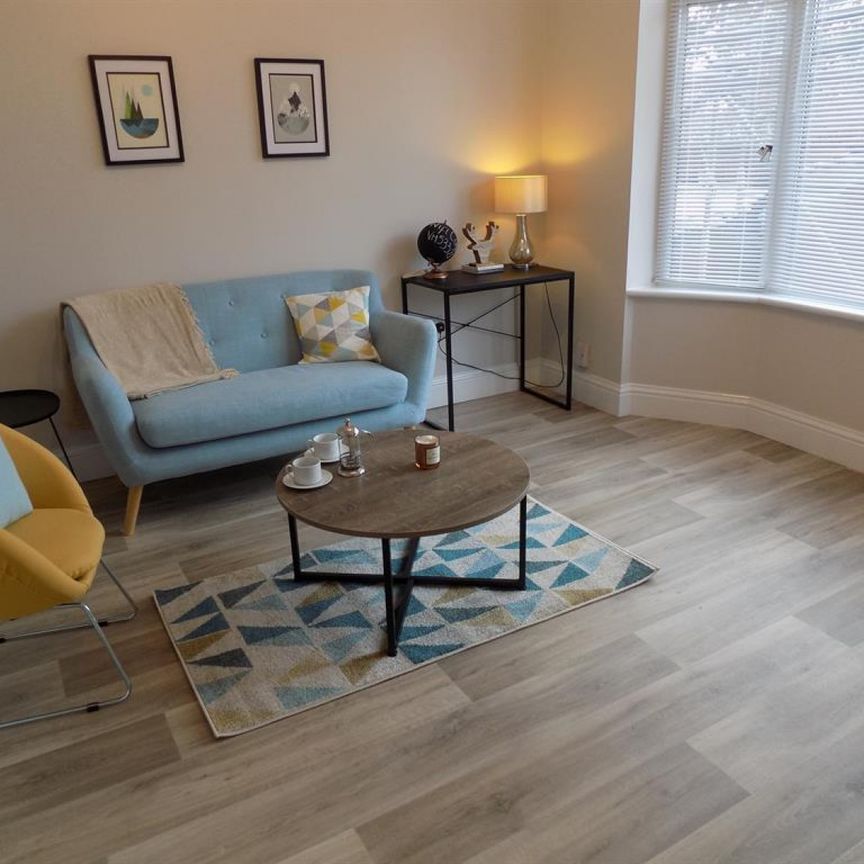 3 bedroom Flat To Let - Photo 1