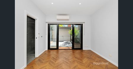 Beautiful Light Filled Townhouse In the Heart Of Richmond – With North Facing Courtyard! - Photo 3