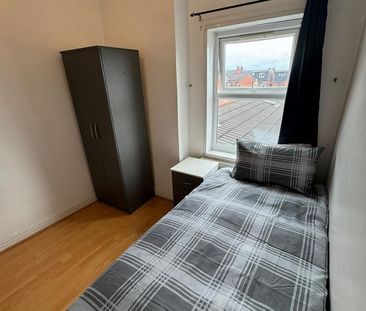 Room in a Shared House, Ellesmere Road, B8 - Photo 3