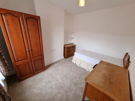 5 Bed Student Accommodation - Photo 2