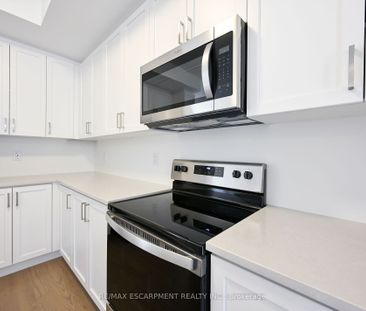 Townhouse For Lease | W8129434 - Photo 6