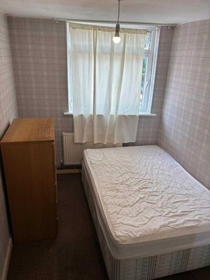 Room in a Shared Flat, York Road, SW11 - Photo 1