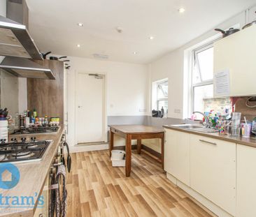 6 bed Mid Terraced House for Rent - Photo 3