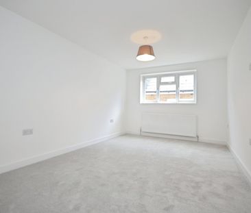 Flat to rent - High Street, Swanley, BR8 - Photo 4
