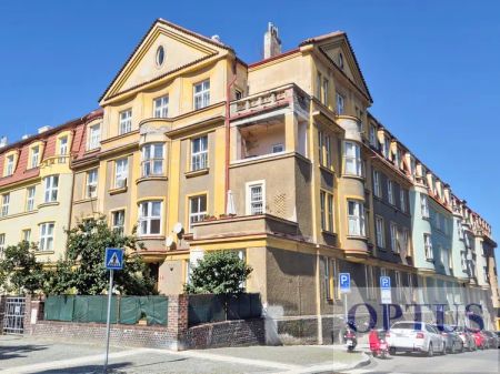 P6 Hradčany, ul. Na valech, světlý zař. byt 2 + 1 + šatna, balkon, 78 m - Фото 4