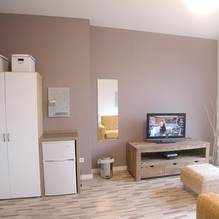 FLATmix.de / Helles, komplett möbliertes Zimmer mit WEST-Balkon in PB-Mitte - Photo 1