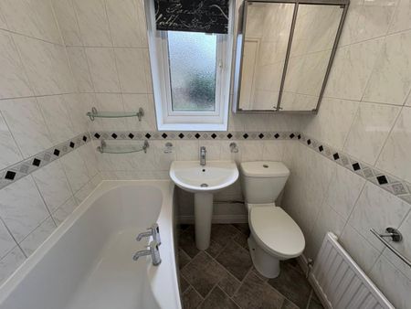 2 bedroom link detached house to rent - Photo 5