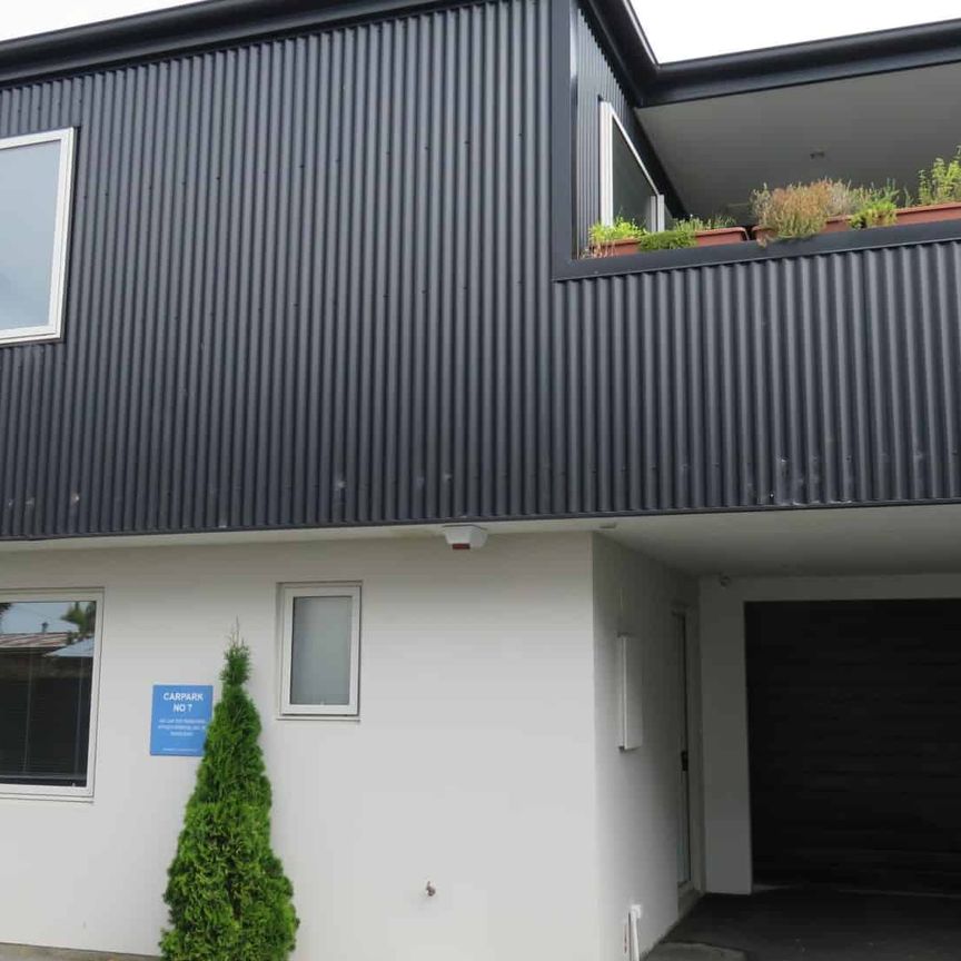 PHILIPSTOWN - 3 BEDROOM 2 BATHROOM NEAR NEW TOWNHOUSE - Photo 1