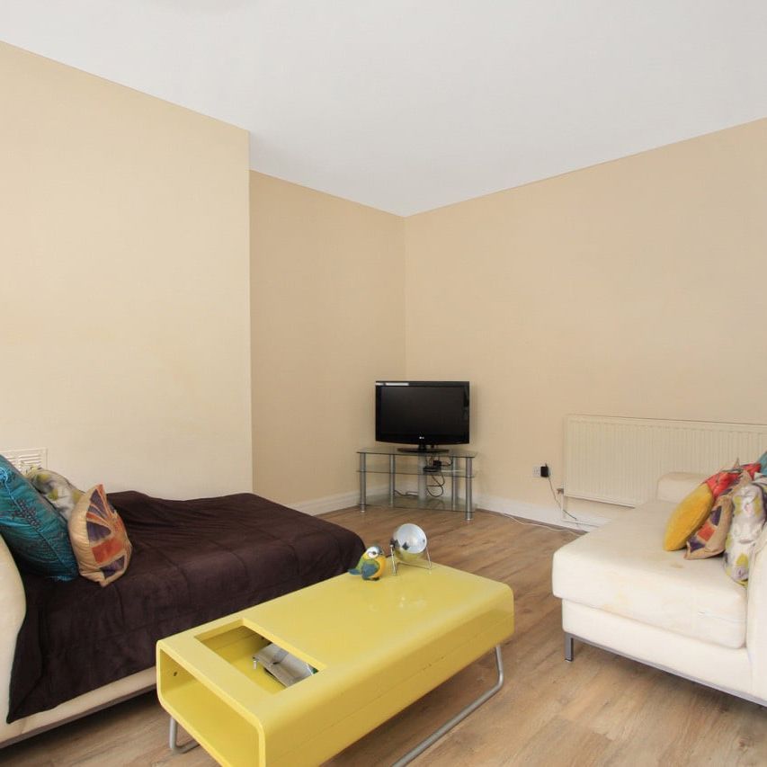 2 Bed Flat, Gambier Terrace, L1 - Photo 1