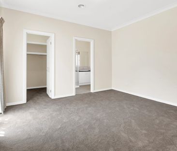 Immaculate family home in a quiet court setting - Photo 6