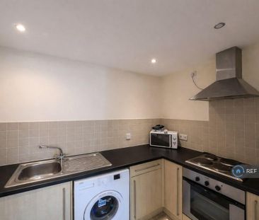 2 bedroom flat to rent - Photo 6